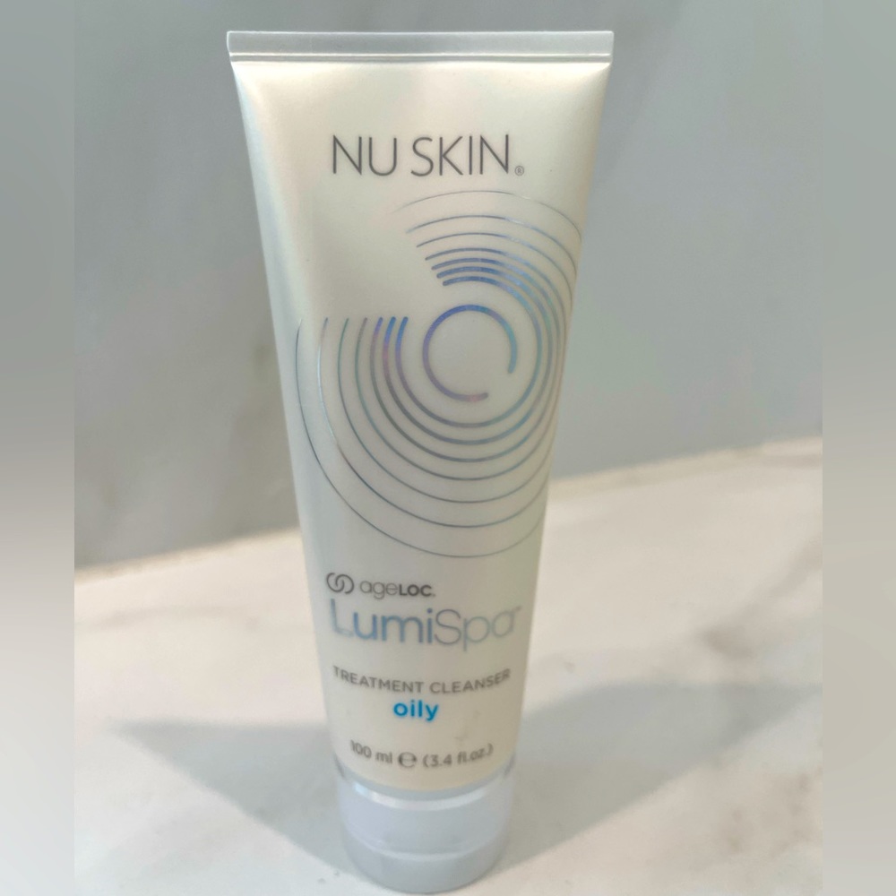 1 x ageLOC® LumiSpa® Cleanser (OILY)